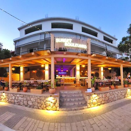 Sunset Boulevard Hotel Qeparo Exteriör bild